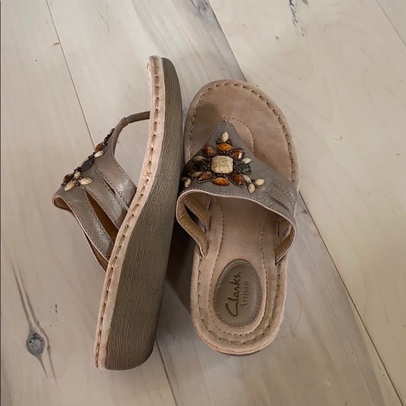 Clark’s Artisan jewel stone  sandals - Picture 4 of 8